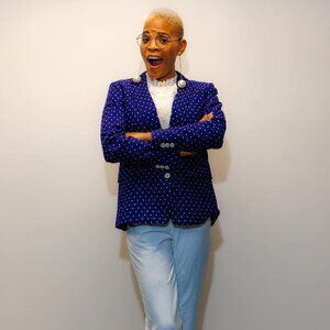 Meet your Posher, Sharkeya